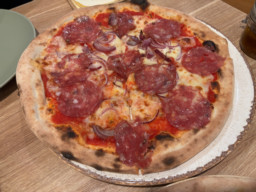 Pizza Salami w Pomodoro