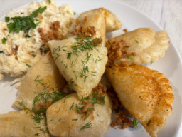 Pierogi opiekane z mięsem w Piwnicy Smaków