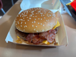 McRoyal BBQ Bacon i kartofelki z sosem