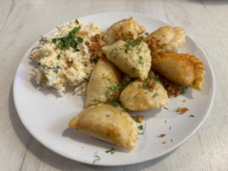 Pierogi opiekane z mięsem w Piwnicy Smaków