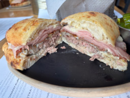 TONY naPOLI Burger w Dzielna 43
